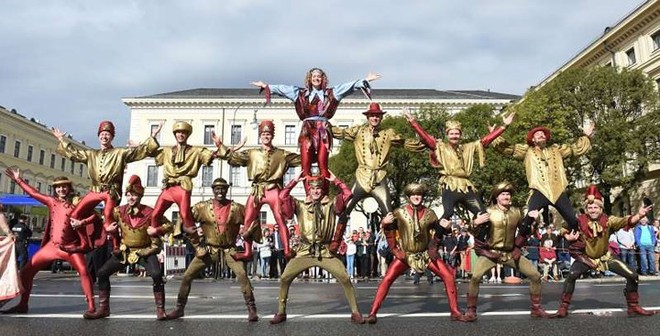 Những hình ảnh ấn tượng trong lễ hội bia Oktoberfest lớn nhất thế giới - Ảnh 4.