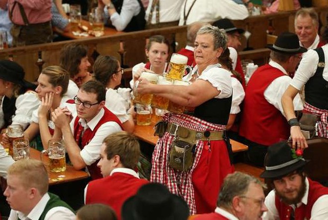 Những hình ảnh ấn tượng trong lễ hội bia Oktoberfest lớn nhất thế giới - Ảnh 7.