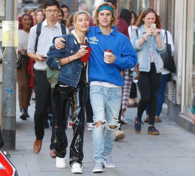 Justin Bieber và Hailey Baldwin bị bắt gặp đứng xem đám cưới người khác trước khi tổ chức hôn lễ của chính mình - Ảnh 5.