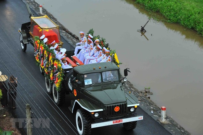 Lễ an táng Chủ tịch nước Trần Đại Quang tại quê nhà Ninh Bình - Ảnh 2.