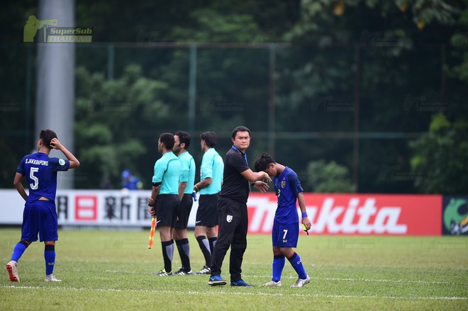 Cầu thủ Thái Lan đẫm nước mắt sau khi bị loại đầy tiếc nuối khỏi sân chơi châu Á - Ảnh 6.