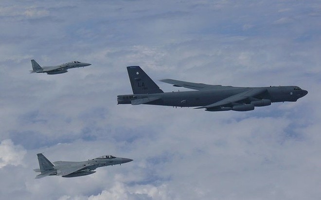 Ảnh: B-52 của Mỹ bay qua Biển Đông hai lần trong một tuần - Ảnh 3.