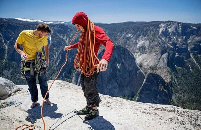 Bí quyết của người đàn ông tay không leo núi đá dựng đứng 900 m - Ảnh 3.