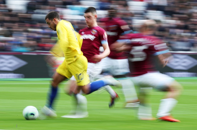 Xuất sắc còn khiêm tốn, Hazard sẽ là quái vật xé nát hàng thủ Liverpool - Ảnh 4.