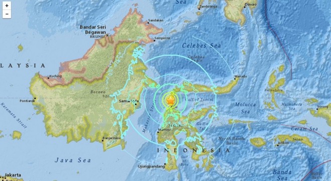 Rút cảnh báo sóng thần trong thảm họa khiến 384 người chết, cơ quan khí tượng Indonesia bị chỉ trích - Ảnh 1.
