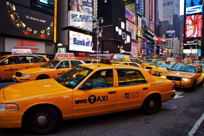 Tại sao taxi thường được sơn màu vàng? - Ảnh 1.
