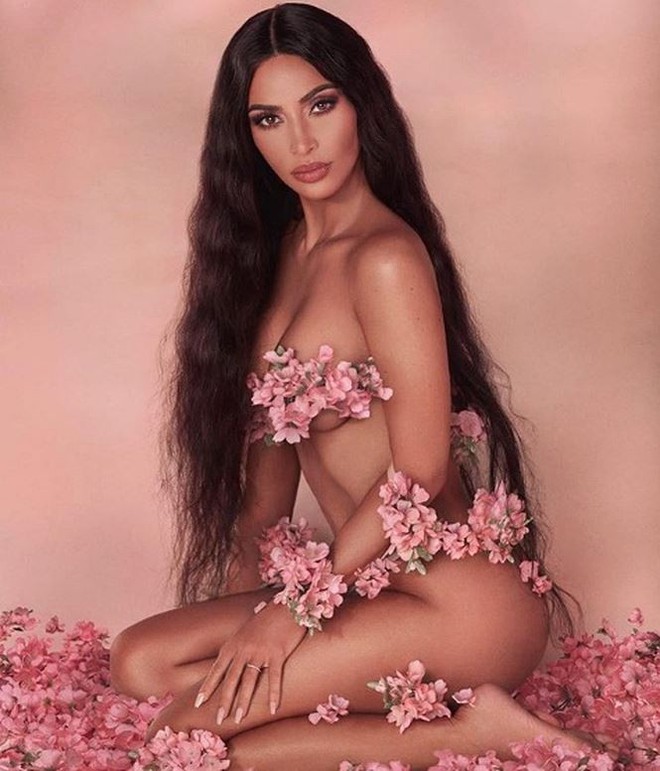 Kim Kardashian khoe dáng ‘đồng hồ cát’ trứ danh ở New York   - Ảnh 7.