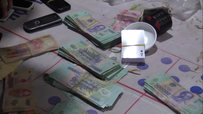 46 người tham gia đánh bạc tiền tỉ trong căn biệt thự ở Bình Dương - Ảnh 1.