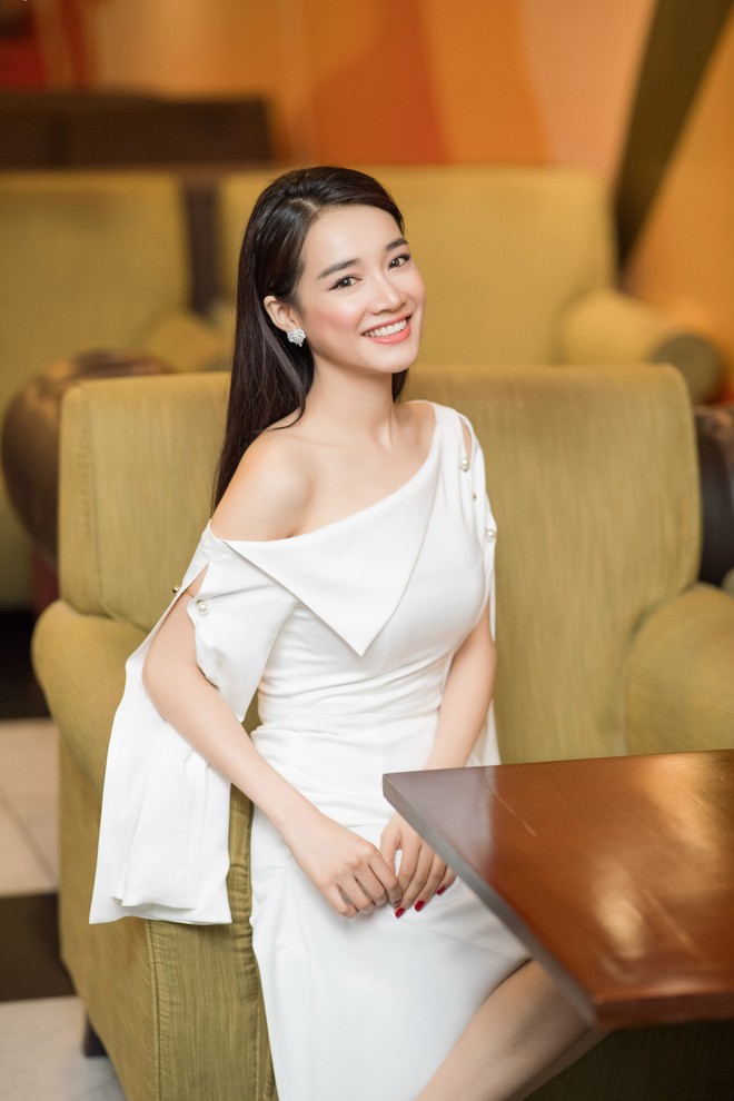 Hari Won - Nhã Phương: Vợ của 2 danh hài hot nhất showbiz Việt lại có 1 điểm chung nhan sắc mà không phải ai cũng biết - Ảnh 5.