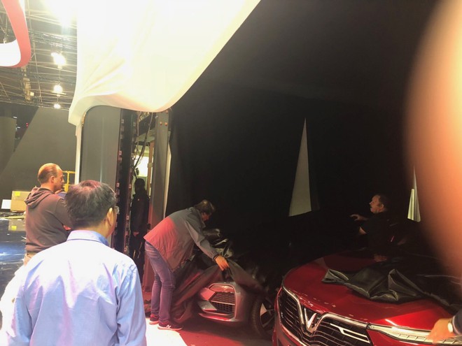 [Ảnh hot] Cận cảnh 2 chiếc xe VinFast được đưa lên sân khấu Paris Motor Show 2018 - Ảnh 10.