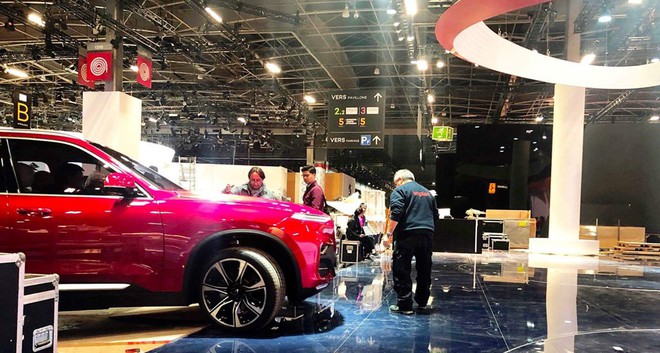 [Ảnh hot] Cận cảnh 2 chiếc xe VinFast được đưa lên sân khấu Paris Motor Show 2018 - Ảnh 9.