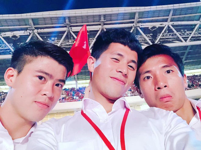 Những bức ảnh thú vị về trình selfie của Bùi Tiến Dũng và đồng bọn: Từ Thường Châu đến ASIAD vẫn 1 biểu cảm duy nhất  - Ảnh 7.