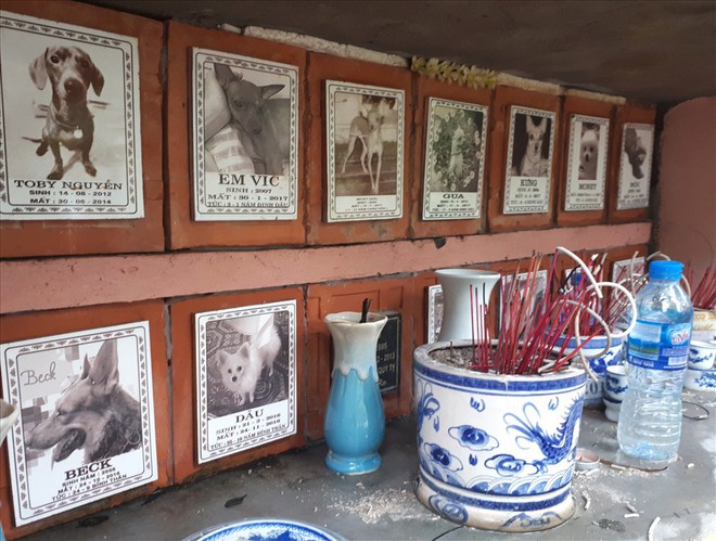 [Chùm ảnh] Dịch vụ an táng cho chó mèo ở Hà Nội: Bỏ chục triệu đầy đủ nghi thức, lễ vật và cầu nguyện - Ảnh 10.