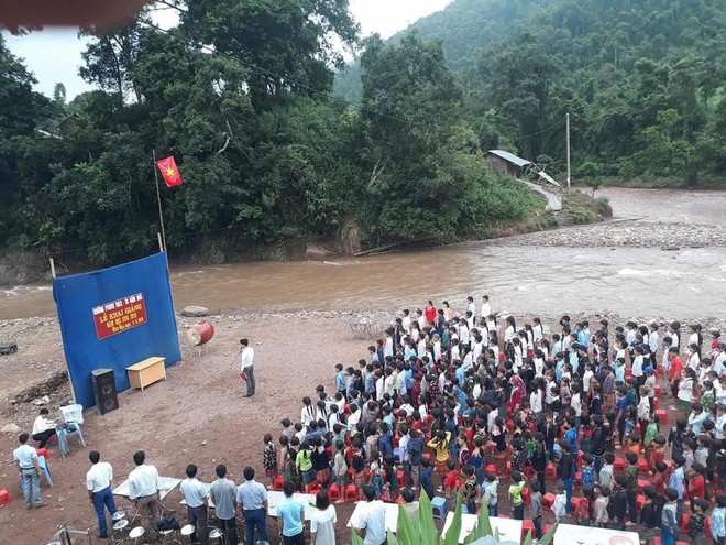 Trong ngày khai giảng, 3 bức ảnh xuất hiện trên mạng xã hội khiến tất cả nghẹn ngào - Ảnh 2.