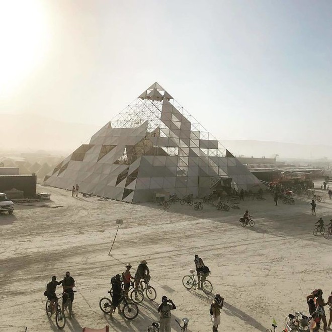 Chùm ảnh: Lễ hội hoang dại Burning Man 2018 sẽ khiến bạn ngỡ như đang lạc vào một bộ phim khoa học viễn tưởng - Ảnh 11.
