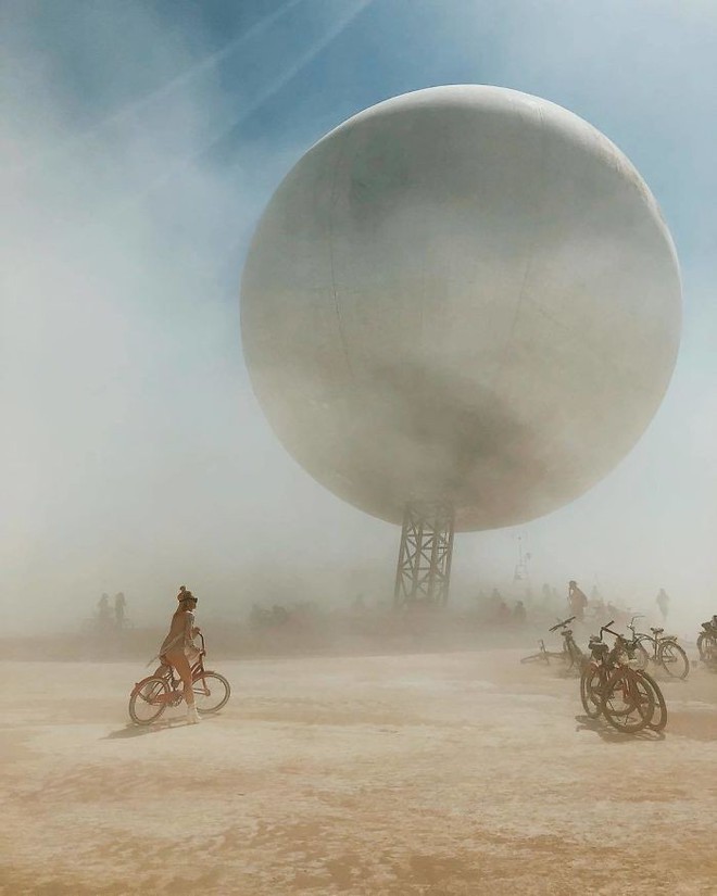 Chùm ảnh: Lễ hội hoang dại Burning Man 2018 sẽ khiến bạn ngỡ như đang lạc vào một bộ phim khoa học viễn tưởng - Ảnh 12.