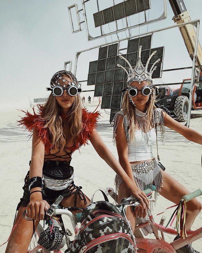 Chùm ảnh: Lễ hội hoang dại Burning Man 2018 sẽ khiến bạn ngỡ như đang lạc vào một bộ phim khoa học viễn tưởng - Ảnh 14.