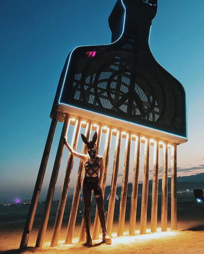 Chùm ảnh: Lễ hội hoang dại Burning Man 2018 sẽ khiến bạn ngỡ như đang lạc vào một bộ phim khoa học viễn tưởng - Ảnh 6.