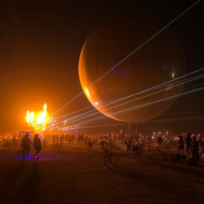 Chùm ảnh: Lễ hội hoang dại Burning Man 2018 sẽ khiến bạn ngỡ như đang lạc vào một bộ phim khoa học viễn tưởng - Ảnh 7.