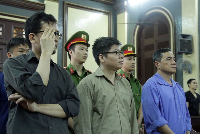 Xét xử 2 cựu cán bộ công an tiếp tay đường dây buôn lậu xe sang về Sài Gòn - Ảnh 3.