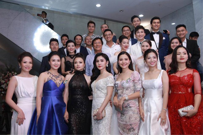 Cận cảnh gương mặt gầy gò của Nhã Phương trước đám cưới sắp diễn ra - Ảnh 12.