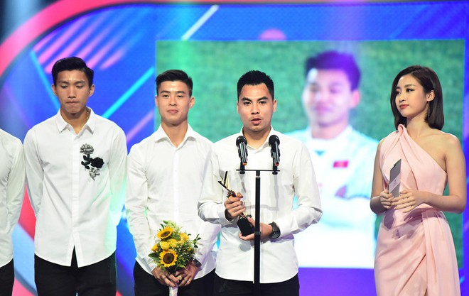 VTV Award 2018: Táo Quân đột ngột xuất hiện, U23 và bé Bôm đoạt giải thưởng quan trọng - Ảnh 7.