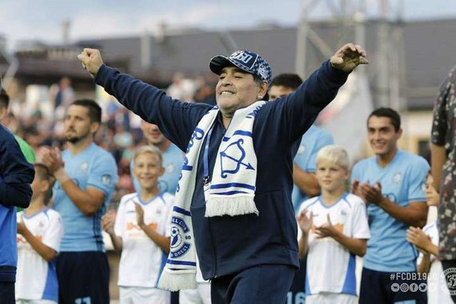 Maradona có quá nhiều ‘show’ - Ảnh 2.