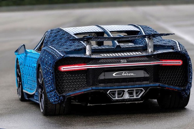 Điên rồ siêu xe Bugatti làm từ 1 triệu mảnh Lego, chạy bon bon trên đường  - Ảnh 5.