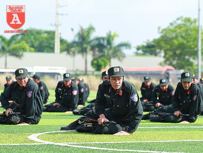 Mãn nhãn với những màn biểu diễn võ thuật của Cảnh sát cơ động - Ảnh 10.