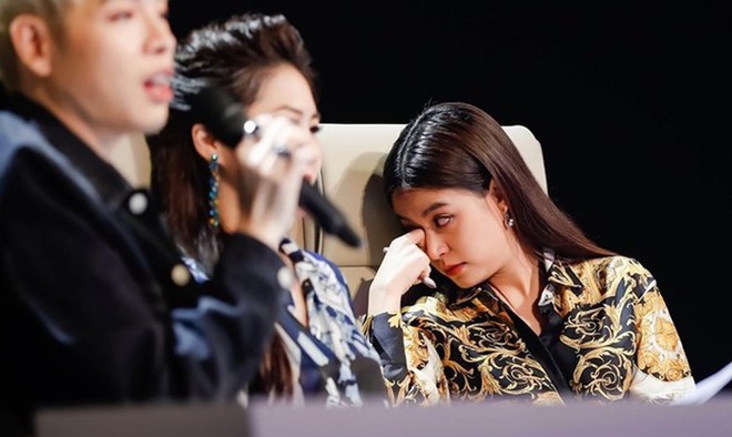 Hương Tràm đá xoáy Hoàng Thùy Linh không biết hát, chỉ như một stylist? - Ảnh 4.