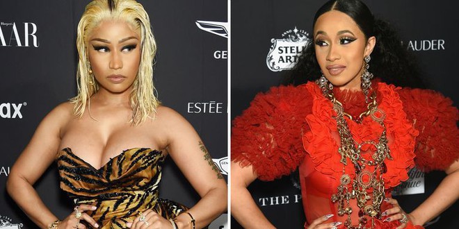 Clip: Cardi B và Nicki Minaj đánh nhau tơi bời giữa sự kiện, người bị ném guốc, kẻ bị giật tóc giả và xé váy! - Ảnh 1.