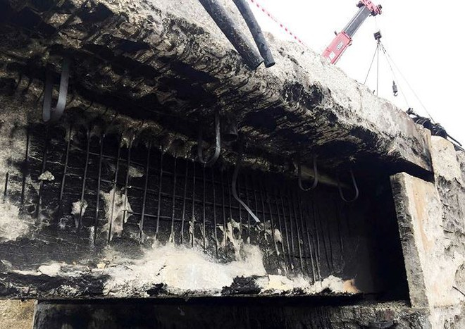 Cầu trơ lõi thép sau vụ cháy xe bồn trên cao tốc Nội Bài - Lào Cai - Ảnh 10.
