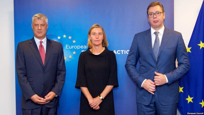 Ngán Nga, EU lạnh lùng chặn mối hòa hiếu đổi đất lấy hòa bình giữa Serbia và Kosovo - Ảnh 1.