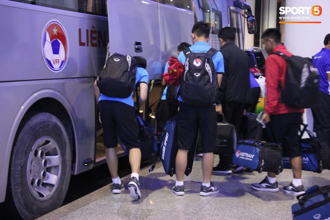 Kết thúc chuyến tập huấn Nhật Bản, U19 Việt Nam đã về tới Hà Nội hướng tới giải Tứ hùng - Ảnh 3.