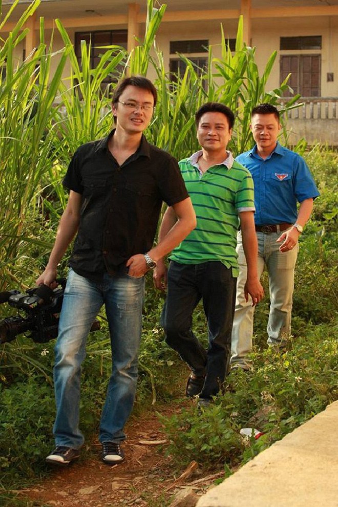 Ảnh thời trẻ đẹp trai như diễn viên Hàn Quốc của BTV Bản tin Thời sự 19h - Ảnh 8. Ảnh thời trẻ đẹp trai như diễn viên Hàn Quốc của BTV Bản tin Thời sự 19h - Ảnh 8.