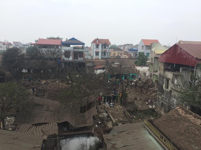 Nổ lớn tại cơ sở thu mua phế liệu ở Bắc Ninh, ít nhất 2 người chết, nhiều người bị vùi lấp - Ảnh 1.