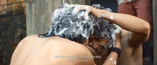 Cảnh Kiều Minh Tuấn, Song Luân gội đầu cho nhau trong phim mới của Lý Hải gây cười - Ảnh 2.