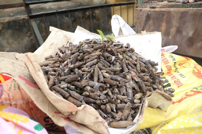 Vụ nổ ở Bắc Ninh: Đạn phủ kín đường làng, đã thu gom được 500kg đầu đạn - Ảnh 8.