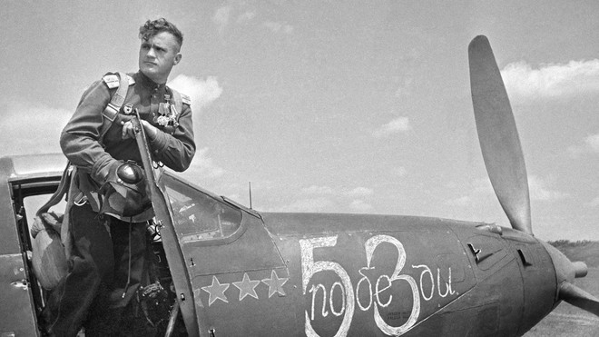 Top 3 phi công “siêu đẳng” của Liên Xô: Nỗi khiếp sợ của Phát xít Đức mỗi lần xuất kích - Ảnh 3.