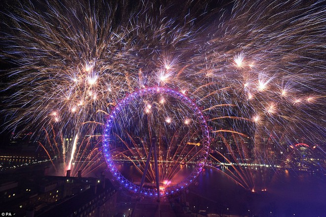Vũ điệu ánh sáng ở Anh: 10.000 quả pháo hoa thêu dệt tuyệt tác trời đêm London - Ảnh 6.