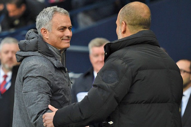 Huyền thoại MU… kêu gọi Mourinho “đầu hàng” Man City - Ảnh 2.