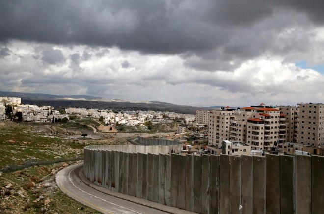 Israel thắt chặt luật đổi đất lấy hòa bình, mối quan hệ với Palestine khó thể phá băng? - Ảnh 1.