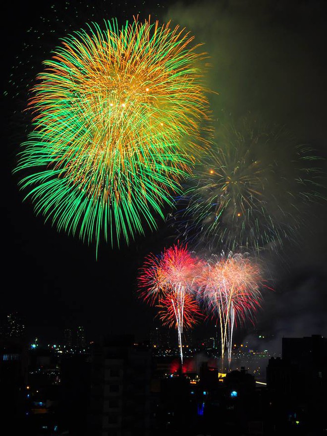 Cả nước đã chào đón năm 2018, pháo hoa rực sáng trên sông Hàn - Ảnh 42.