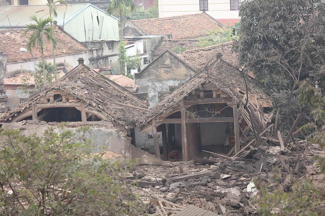 Hiện trường vụ nổ làm 2 người chết, 7 người bị thương, nhiều nhà dân bị tốc mái - Ảnh 22.