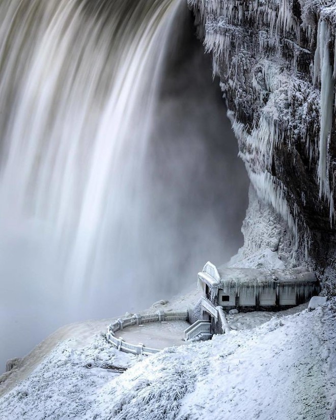 Ngắm thác nước Niagara đẹp đến kỳ ảo trong mùa băng giá - Ảnh 2.