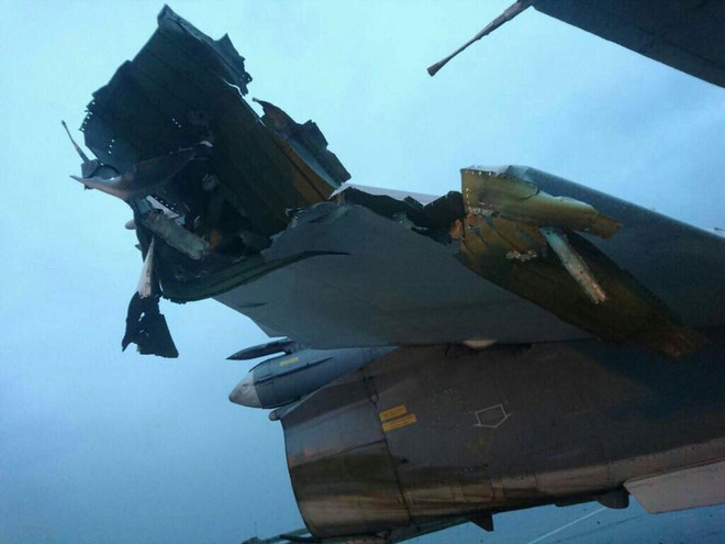 Xuất hiện hình ảnh nghi là thiệt hại của máy bay Nga tại căn cứ Khmeimim - Ảnh 2.
