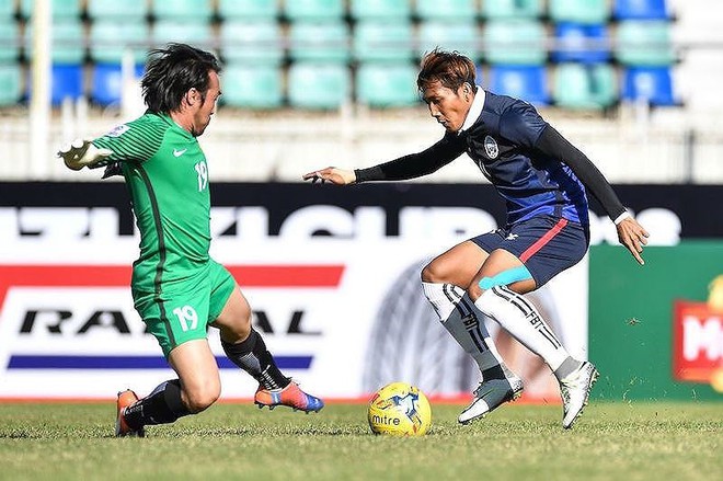 ‘Messi Campuchia’ và Công Phượng trở về từ J-League - Ảnh 1.