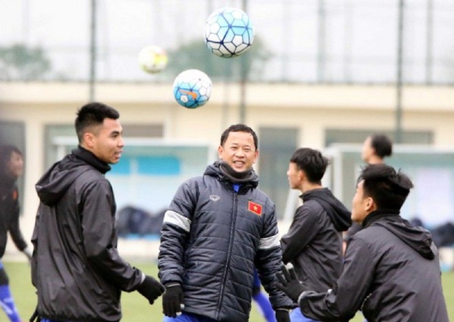 Thời tiết khởi sắc, tuyển U23 Việt Nam tập luyện phấn chấn hơn hẳn - Ảnh 2.