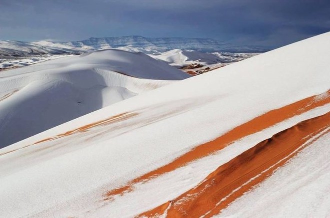 Sa mạc Sahara lại có tuyết rơi - Ảnh 2.