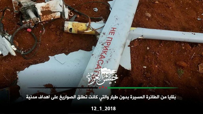 Máy bay trinh sát Nga bị phiến quân bắn hạ, tan xác ở Hama - Ảnh 2.